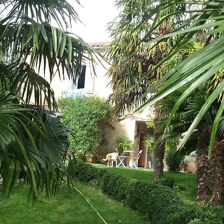 度假居 Beautiful House With Character In Village With Garden *