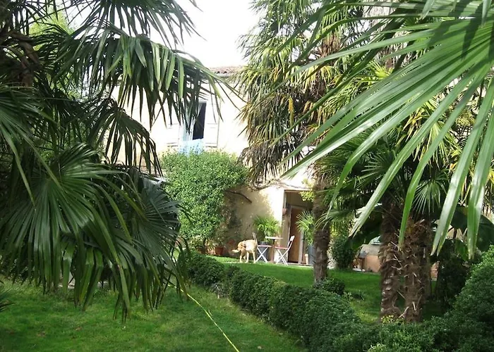 Holiday home Beautiful House With Character In Village With Garden *